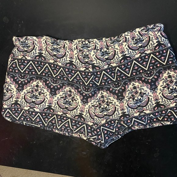 Forever 21 shorts - Picture 2 of 3